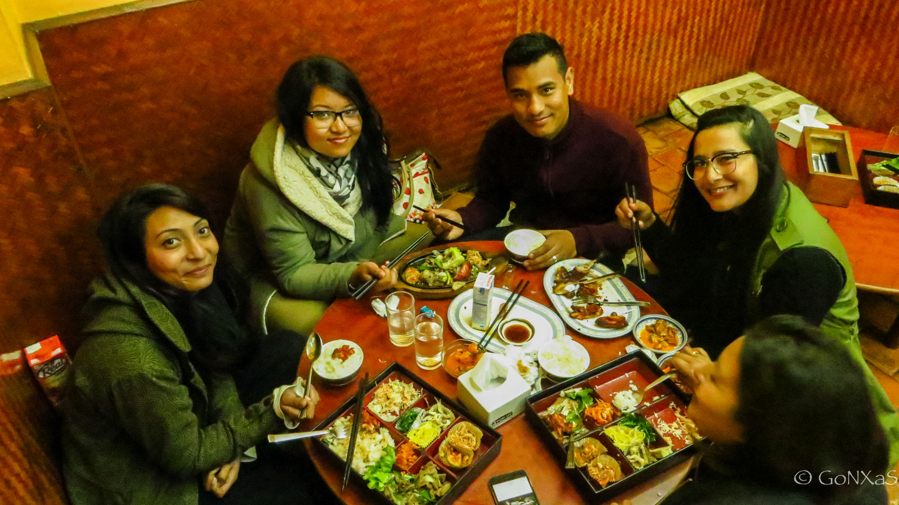 Foto comiendo koreana