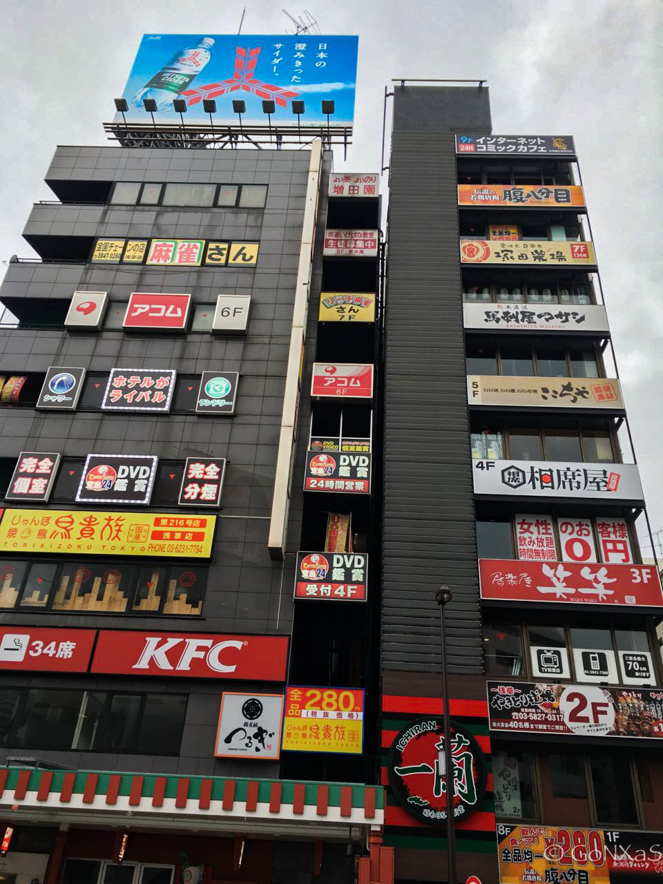 Foto negocios en edificio